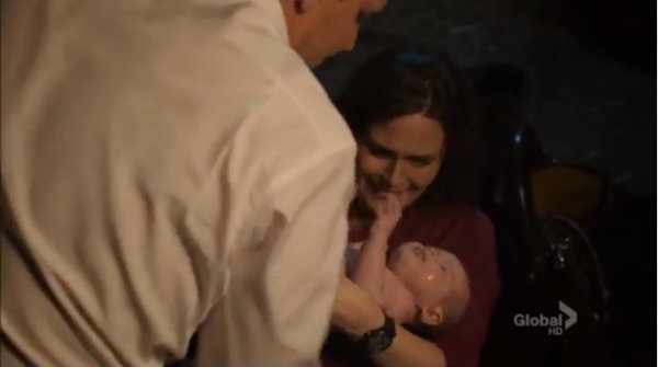 Brennan gives birth to Christine (BONES)